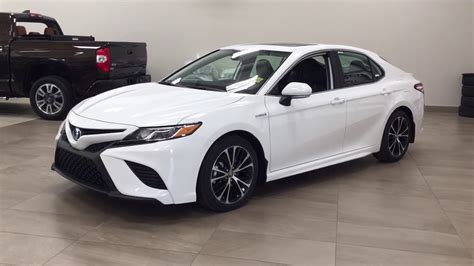 2020 Toyota Camry Hybrid Se Review Youtube