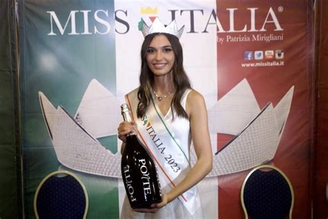 Miss Italia il papà senatore la difende Basta polemiche Ha vinto