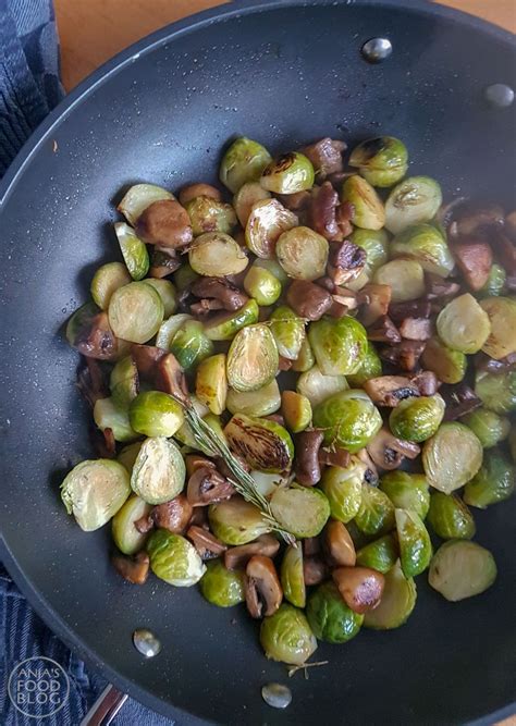 Eenpansgerecht Met Spruitjes Champignons En Spekjes Uit De Wok Artofit