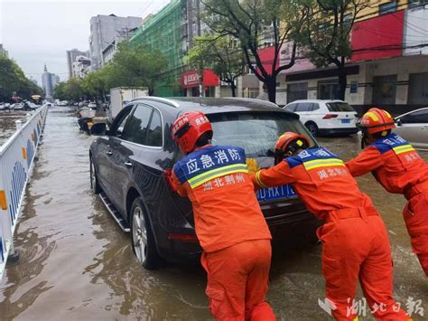 湖北松滋突降大雨形成内涝 消防紧急转移一千余人 救援 排涝 新江口