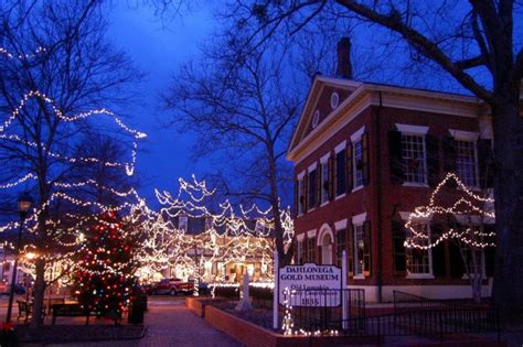 13 Main Streets In Georgia That Are Pure Magic During Christmastime