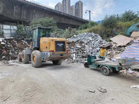 建筑垃圾扬尘扰民,街道连夜清理并强化日常管理武汉新闻中心长江网cjncn 建筑垃圾扬尘扰民,街道连夜清理并强化日常管理武汉新闻中心长江网cjncn