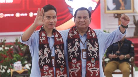 Prabowo Dan Gibran Resmi Serahkan Berkas Ke KPU Untuk Maju Di Pilpres 2024