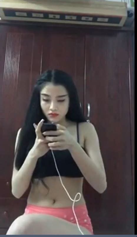 Sex Thánh nữ Lâm Hằng livestream khoe vú lồn cực phê 2024 08 hd