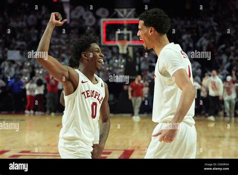 Temple S Quante Berry Left And Steve Settle Iii Celebrate After