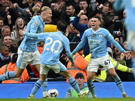 Manchester City Phil Foden Rettet Sieg Im Derby Gegen Manchester