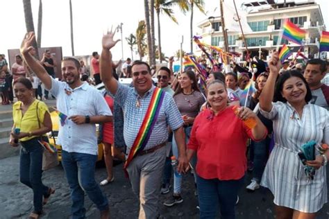 Comunidad Lgbt Distingue Como Embajador A Alcalde De Puerto Vallarta