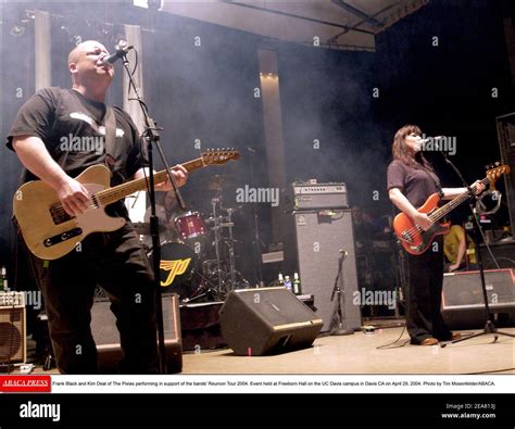 Kim Deal Hi Res Stock Photography And Images Alamy