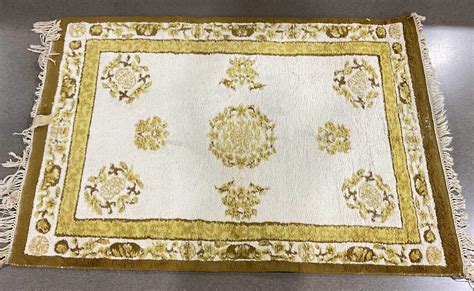 Lot 72in Traditional Style Fringed Area Rug