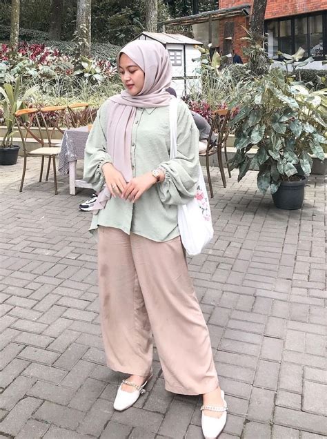 Ide OOTD Hijab Kasual Ala Safana Auriza Kece Buat Hangout