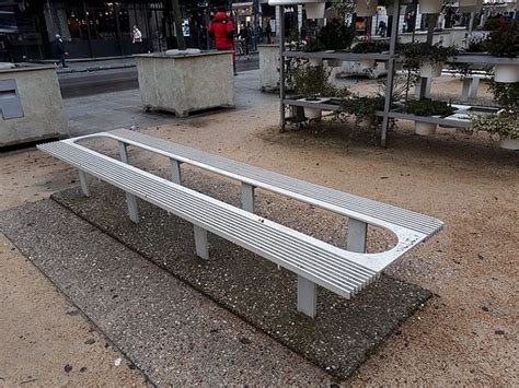 Mobilier Urbain Anti Sdf Quand Les Villes Repoussent Les Sans Abri