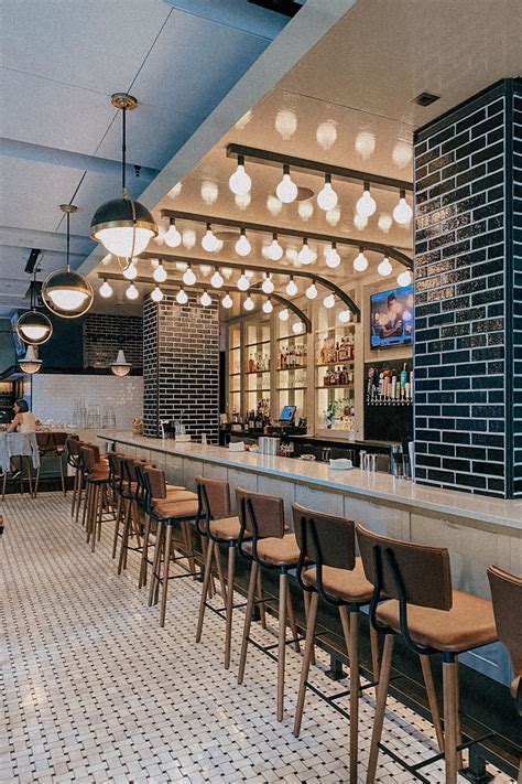 mickie finnz fish house & bar 4
