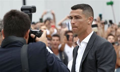 Juve Niente Stadium Per Il Debutto Di Cr7 Chi Cè Dietro La Scelta