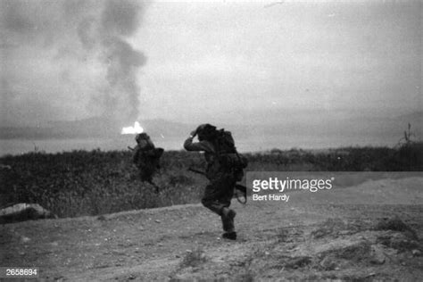 Us Marines Of The Un Invasion Force Which Landed At Inchon In South