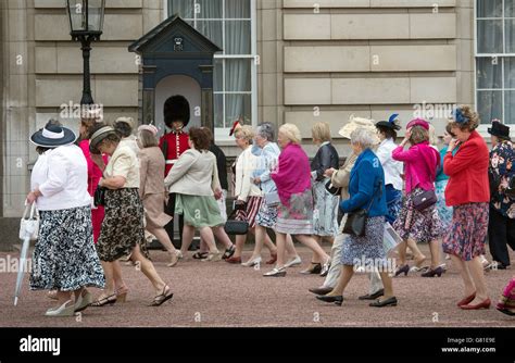 Garden Party at Buckingham Palace Stock Photo - Alamy