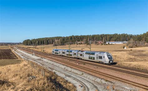 X40 3 3326 of SJ between Björnlunda and Gnesta