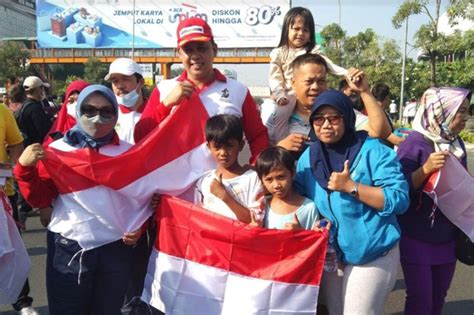 Hut Ke 77 Ri Bekasi Ikut Bagikan 10 Juta Bendera Merah Putih Saat Cfd