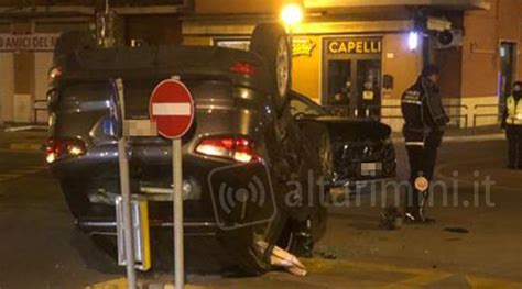 Auto Si Scontrano E Una Si Ribalta In Rotonda Bilancio Di Un Ferito Lieve