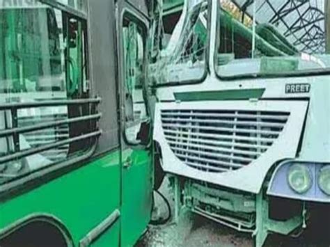 Dtc And Haryana Roadways Buses Collided At Mahaveer Chowk In Gurugram