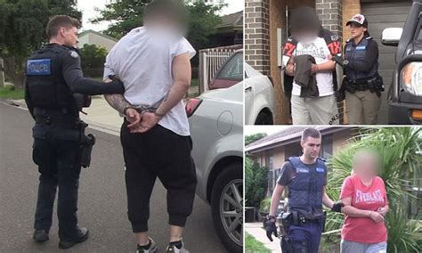 Five Arrested In Melbourne Dawn Drug And Weapon Raids Daily Mail Online