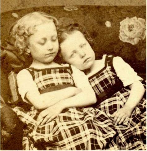 21 Victorian Era Post Mortem Photos Prove How Creepy The Past Used To