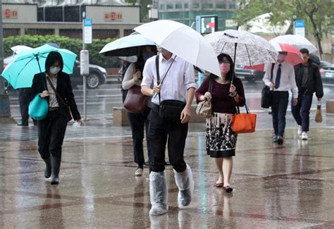 變天了！梅雨季首波鋒面襲 明暴跌10度全台炸雨 生活 中時新聞網