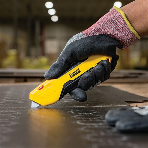 Fatmax® Auto Retract Squeeze Safety Knife Fmht10369 Stanley Tools