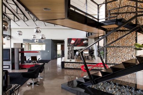 House In Mooikloof By Nico Van Der Meulen Architects