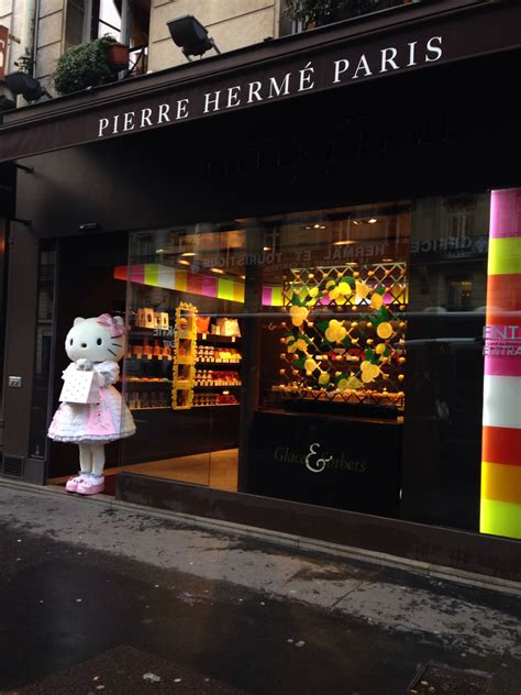 Hello Kitty aime Paris et Pierre Herme | FIRSTLUXE