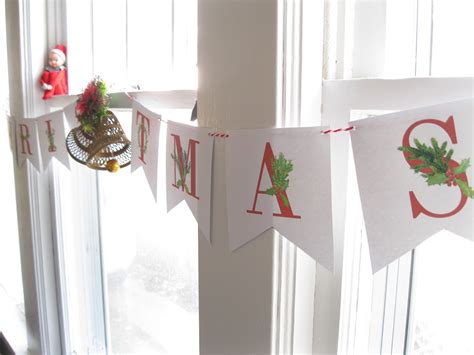 Apron History: A DIY Christmas Banner