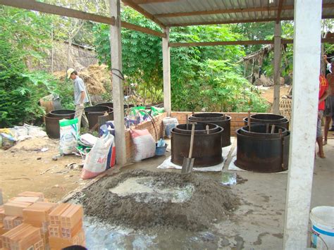 Soc Trang team: Construction of sanitation latrine in Au Tho B