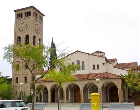 Descubre Las Curiosidades De La Parroquia De Sant Oleguer En Barcelona