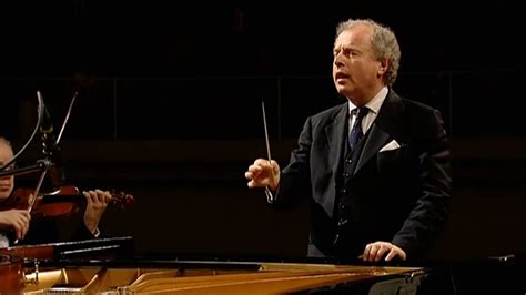 András Schiff plays and conducts Mozart