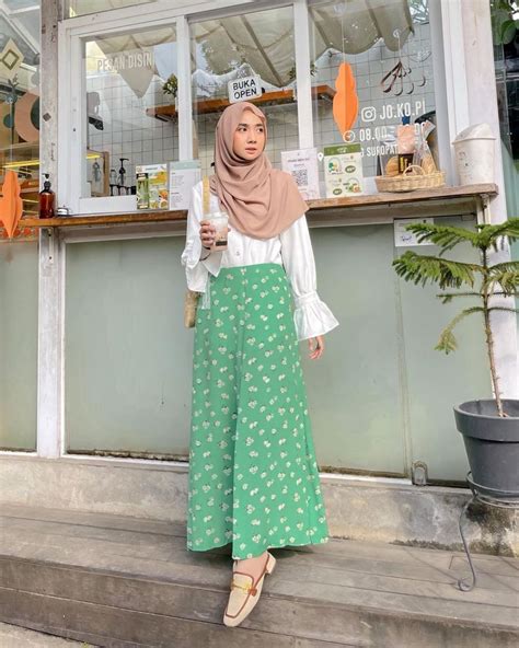 10 OOTD Hijab Dengan Rok Untuk Kuliah Ala Richa Etika Ulhaq