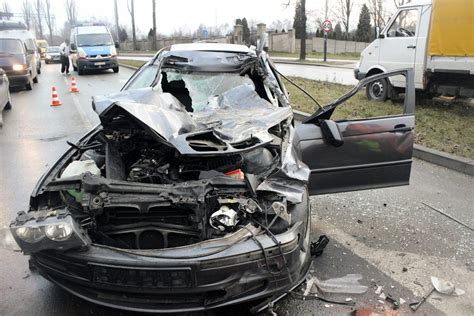 Tragiczny Wypadek Na Brzezi Skiej Pijany Kierowca Bmw Wbi Si Pod