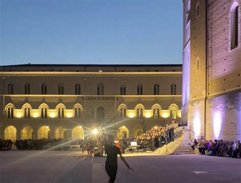 Domani Levento Essenza In Piazza San Giustino Chieti Il Giornale