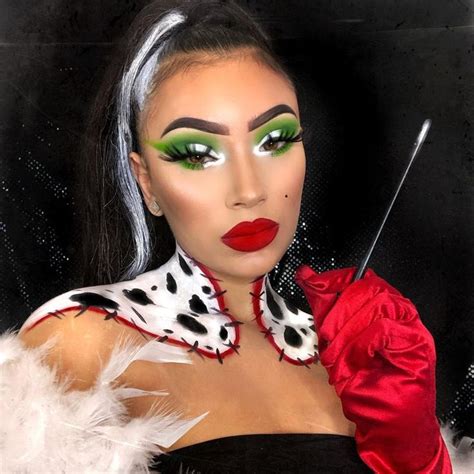 The Mean And Sassy Cruella Deville Halloween Look Halloween Costumes