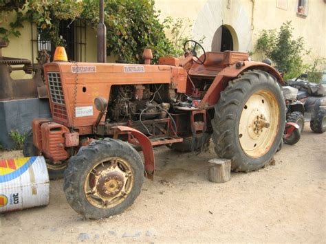 Un Tractor Ruso Avto Mtz Super Dt