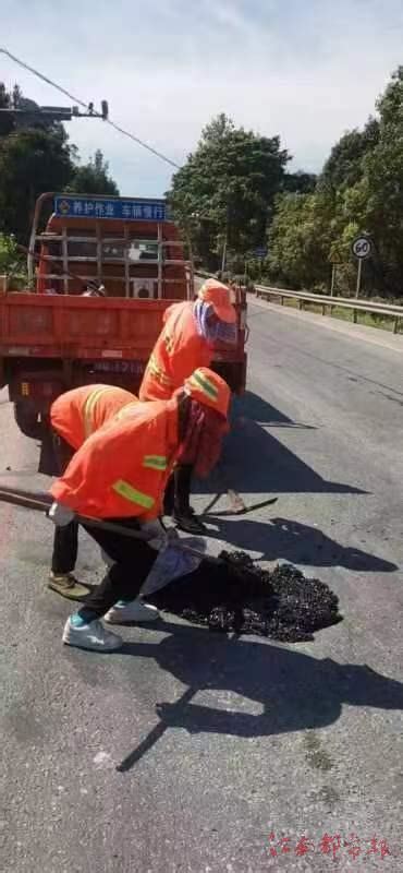 致敬！高温炙烤下坚守的公路人 江南都市网