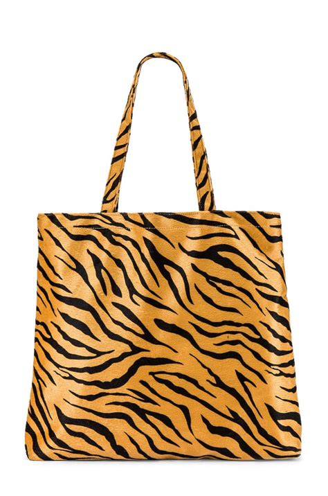 7 Cute Totes for School to Wear Instead of a Backpack