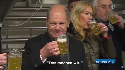 Olaf Scholz Spd Trinkt Ein Bier Bei Einer Lokalen Brauerei Youtube