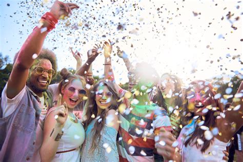 Friends Reveal the Cost of Food at Coachella and It's Positively Mind ...