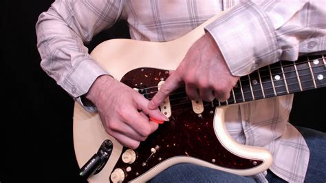 Right Picking Hand Position On The Electric Guitar Youtube