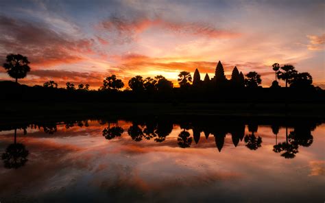 Angkor Travel Photography - The Angkor Wat Sunrise: A Crowded Conundrum