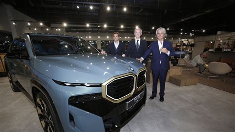 Novomóvil inaugura en Oleiros su concesionario de BMW y Mini más