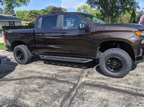 2019 Chevrolet Silverado 1500 With 17x9 12 Method Nv And 33 12 5R17