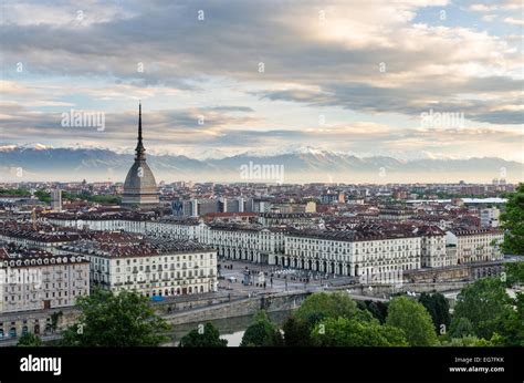 Turin And Torino - Italy torino turin town -Fotos und -Bildmaterial in hoher Auflösung – Alamy