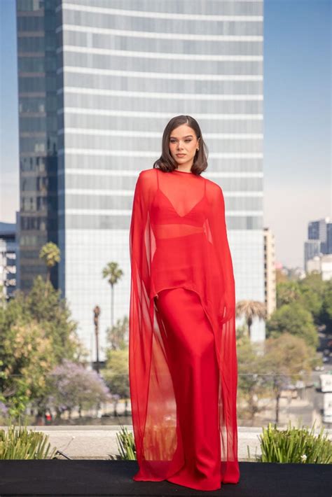 Hailee Steinfeld Was Red Hot For The Sinners Mexico Photocall Fashnfly