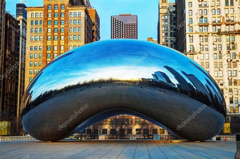 Cloud Gate sculpture – Stock Editorial Photo © AndreyKr #51975741