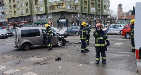 Stravi An Sudar U Novom Sadu Dva Automobila Potpuno Smrskana